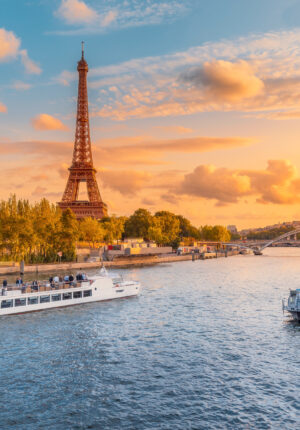 TGZ Exclusive - Luxury Travel Private Villa & Household - Experience on-site Private cruise on the Seine